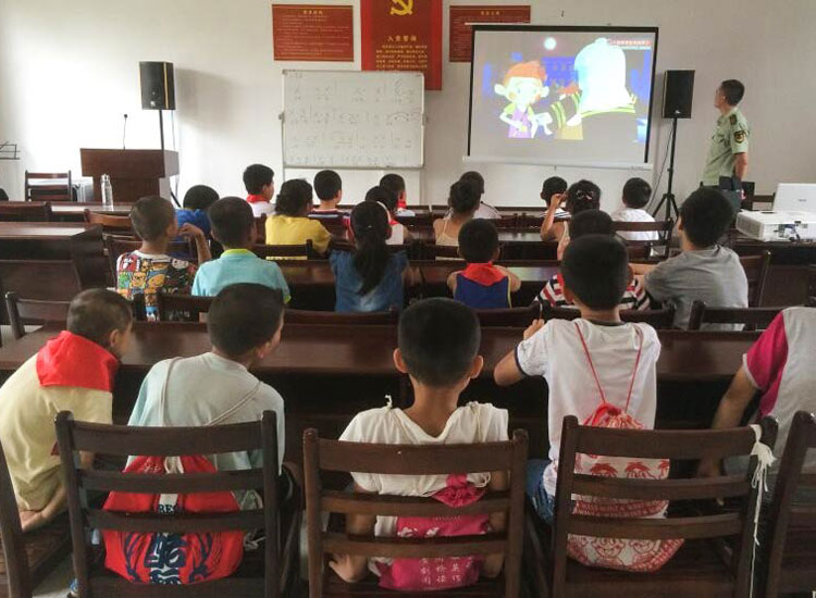 ־Ը����Ո���ą^(q��)�侯��꠰�ǰ�����ٽoС���т���������ȫ֪�R�v����