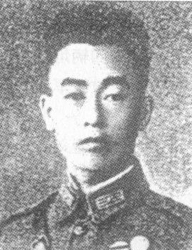 ����t��1905��9�������F��ʡ�󲨿h����1926���������S��܊�ٌW(xu��)У��5�ڲ����ƌW(xu��)��(x��)��1937�꣬����t�����ʲ�������������������(zh��n)��ؓ(f��)؟(z��)���ؼζ�һ�������˔��˶���M������������(zh��n)��������t�����ʲ��D(zhu��n)�Ƶ����֮����(zh��n)���_ʼ�Γ��������܊�{(di��o)����(y��u)�ݱ�����������t�c������ʿ�����ڽ��u�I(l��ng)������t��������ʿ���c��܊����(zh��n)������ҹ�� 1939��2��������t�����ʲ�������𣨲����䣨������·������܊�������Ď��F����(zh��n)�������ұ���������������ѳ����