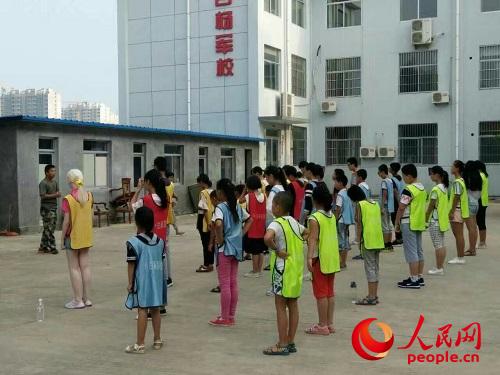 ɽ�|������W(xu��)����֮ꠡ������ʺ�塱�ġ��ʺ猚������־Ը�ߌ����ͷ����ˆT��Ů��ͥ�еĺ��ӣ���ɽ�|̩��С�ח�܊��Ӗ(x��n)�������_չ��������I��������F(tu��n)��ṩ��