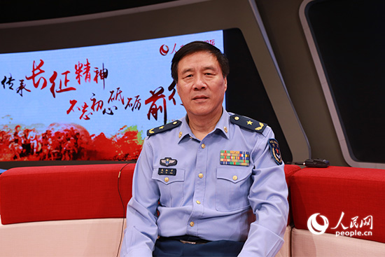 空軍指揮學(xué)院原副院長(zhǎng)、朱德之孫朱和平少將做客人民網(wǎng)強(qiáng)國(guó)論壇(代睿 攝)