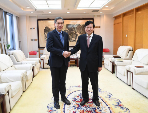 人民日?qǐng)?bào)社社長(zhǎng)、總編輯庹震會(huì)見新加坡駐華大使呂德耀一行