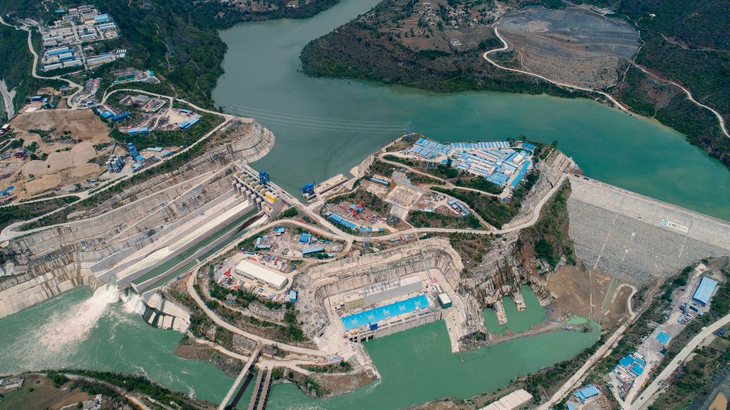 中巴經(jīng)濟(jì)走廊首個水電項目——巴基斯坦卡洛特水電站。（三峽集團(tuán)供圖）