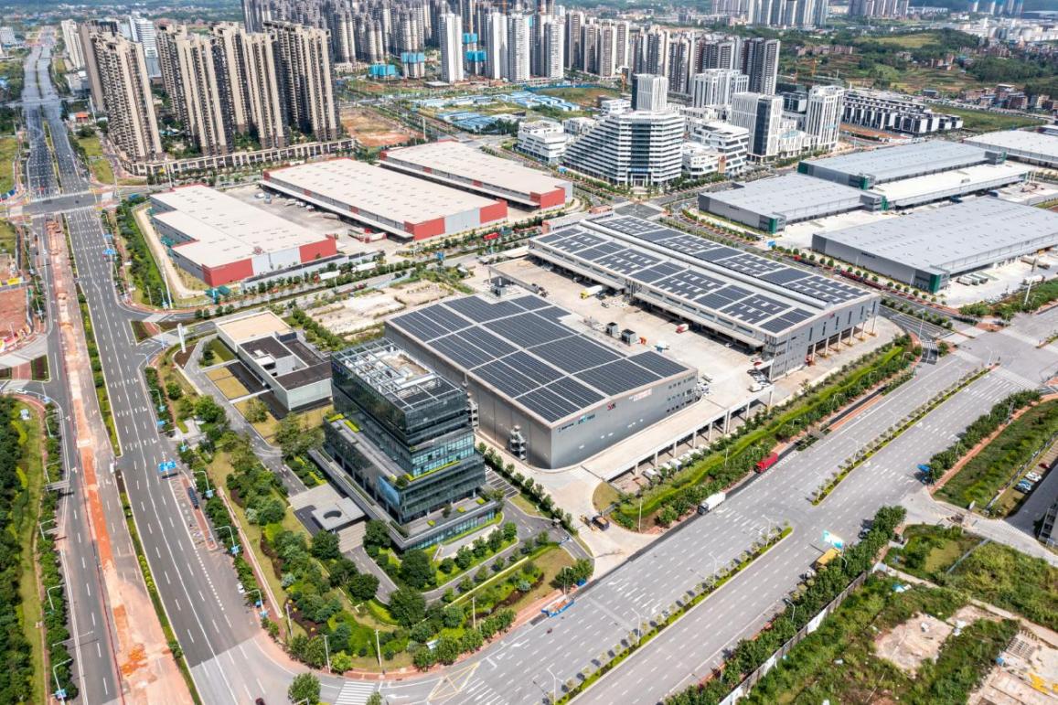 中新南寧國際物流園航拍圖。 人民網(wǎng) 嚴(yán)立政攝